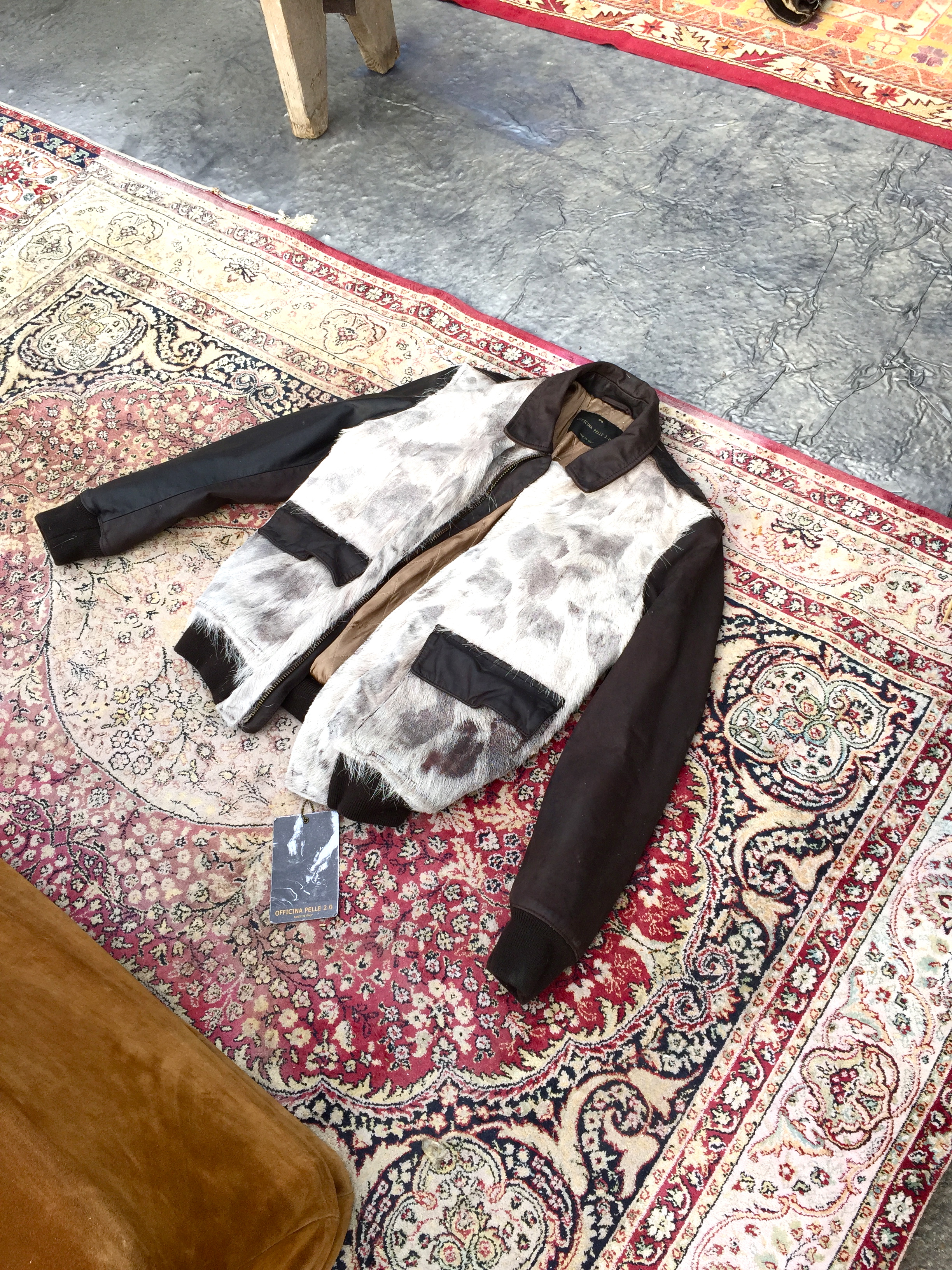 Officina Pelle 2.0's leather and fur coats are made in Vinci,<br />
Italy where Leonardo da Vinci was born