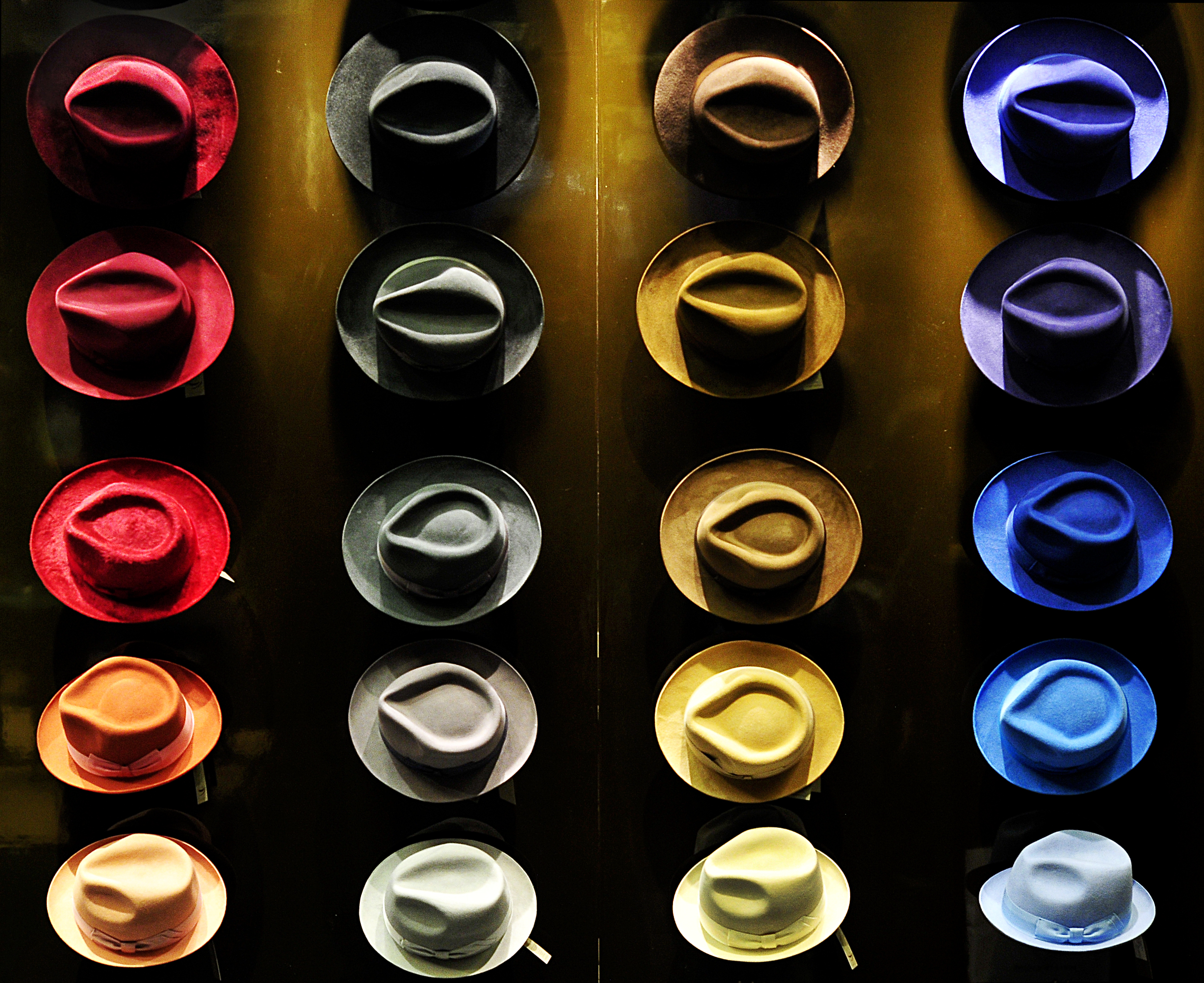 Tesi hats<br />
Photo by Silio Danti 